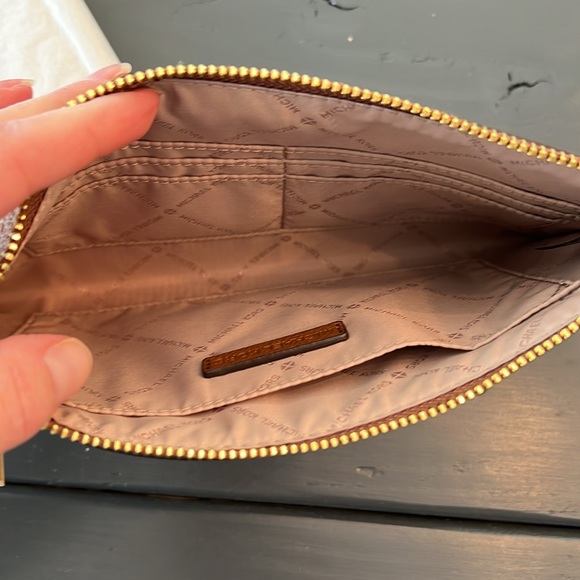 NWT Michael Kors Zip Clutch Wristlet - Picture 9 of 13